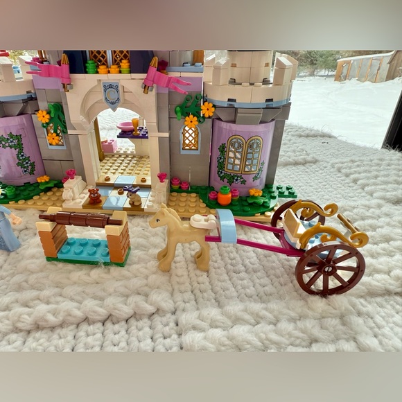 Lego Disney Cinderella’s Dream Castle #41154 - Picture 5 of 15